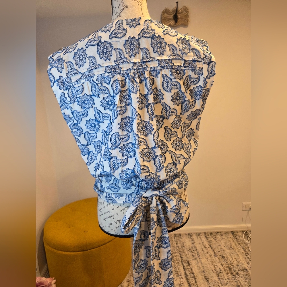 Anthropologie Blue and White Sleeveless Floral Blouse, Size S. - Picture 7 of 16
